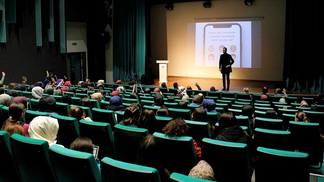 Dijital Çağda İnsan Yetiştirmek