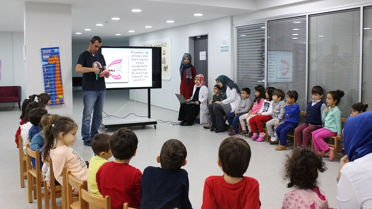 Diş Hekimi Velimiz Montessori Sınıfında