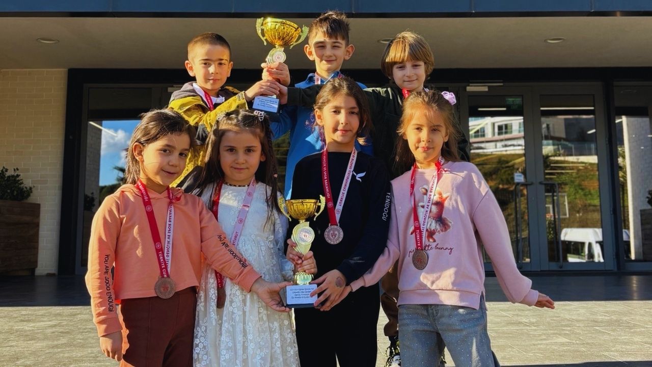 Satrançta Gurur Veren Çifte Başarı