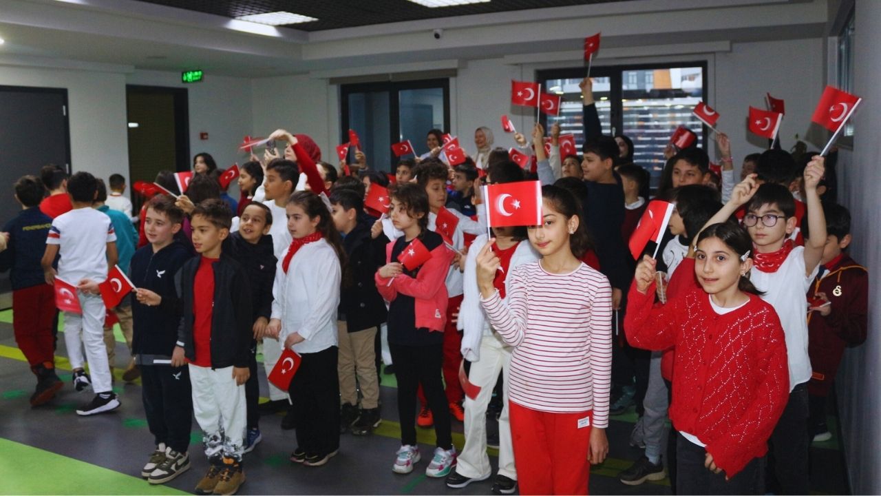 Yüreğimiz Bayrak, Geleceğimiz Vatan